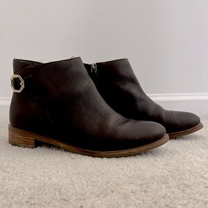Cole Haan brown leather ankle boots Size 8 womens